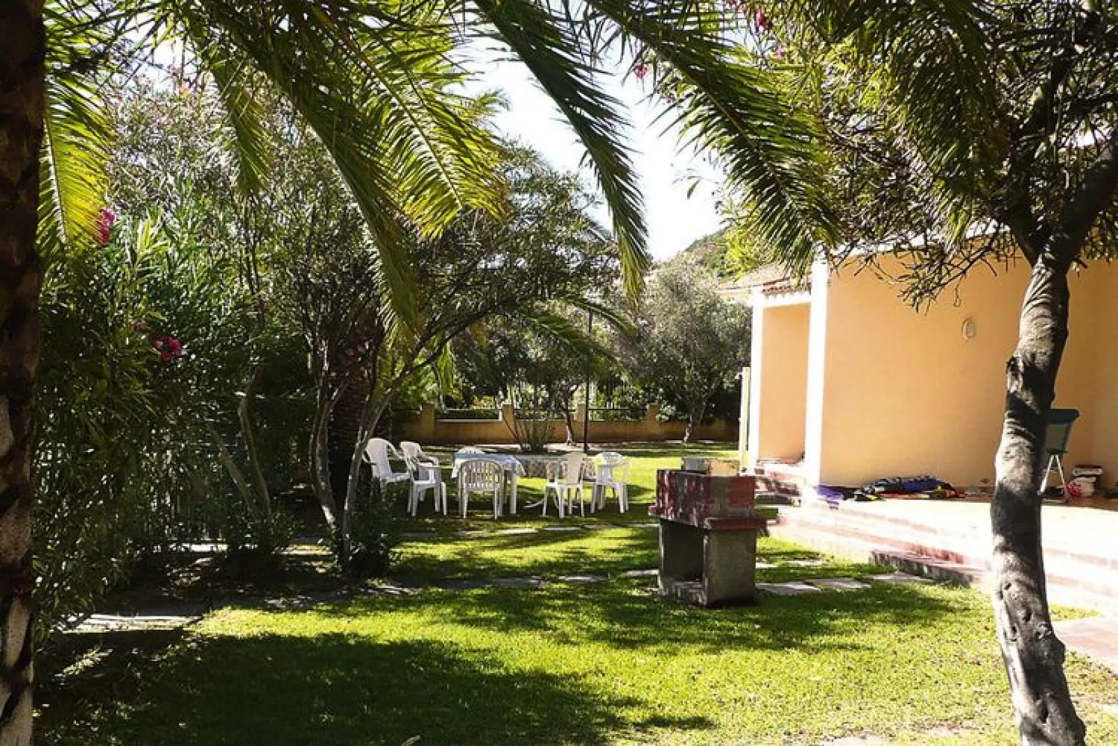 Appartement in Costa Rei-Tuinen zomer