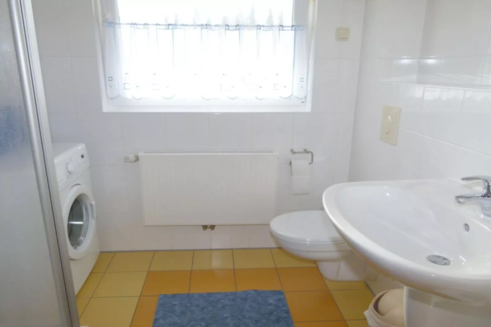 294365-Badkamer