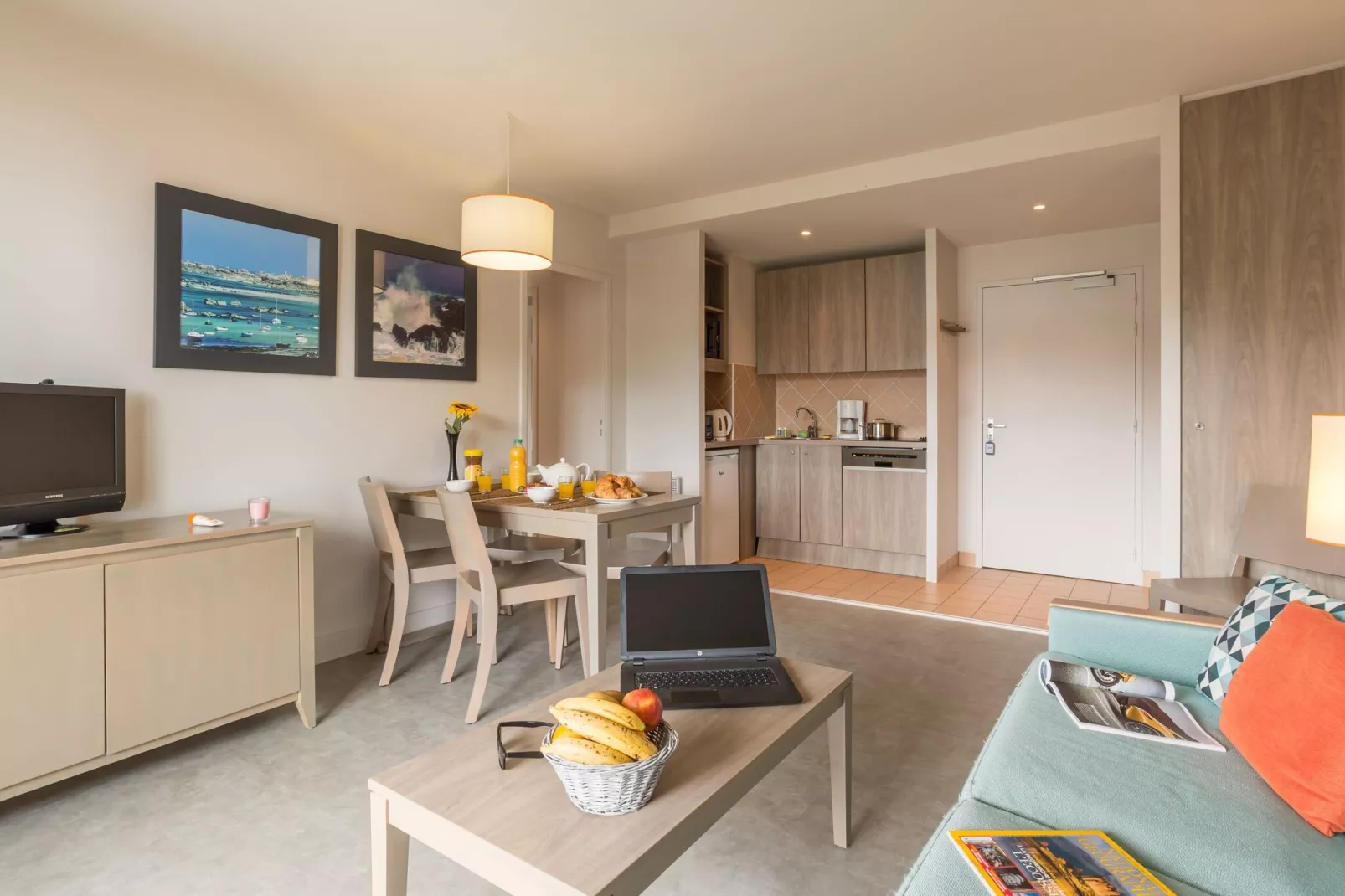 Residence L'Archipel Perros-Guirec // 25S Superior - Apt 5 p- 1 bedroom - sea view-Woonkamer