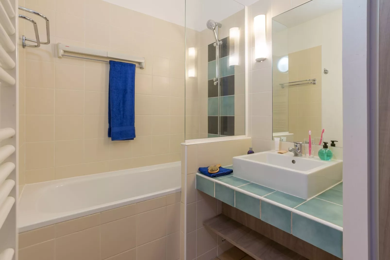 Residence L'Archipel Perros-Guirec // 25S Superior - Apt 5 p- 1 bedroom - sea view-Badkamer