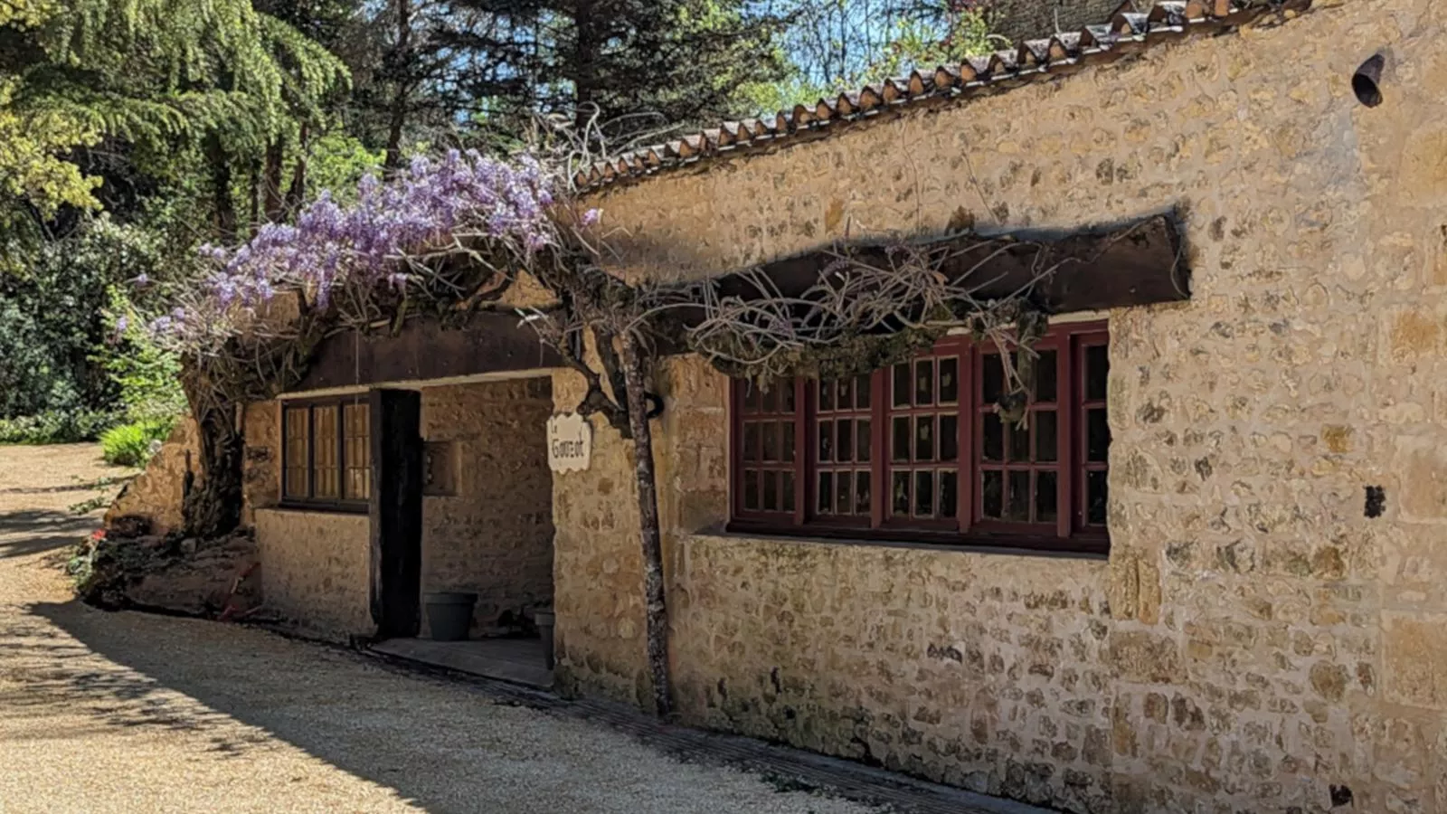 Gite Cottage-Buitenkant zomer