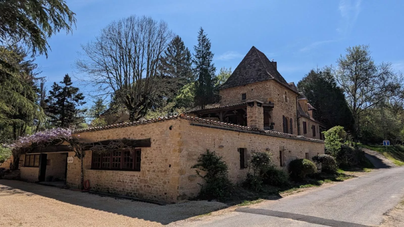 Gite Cottage-Buitenkant zomer