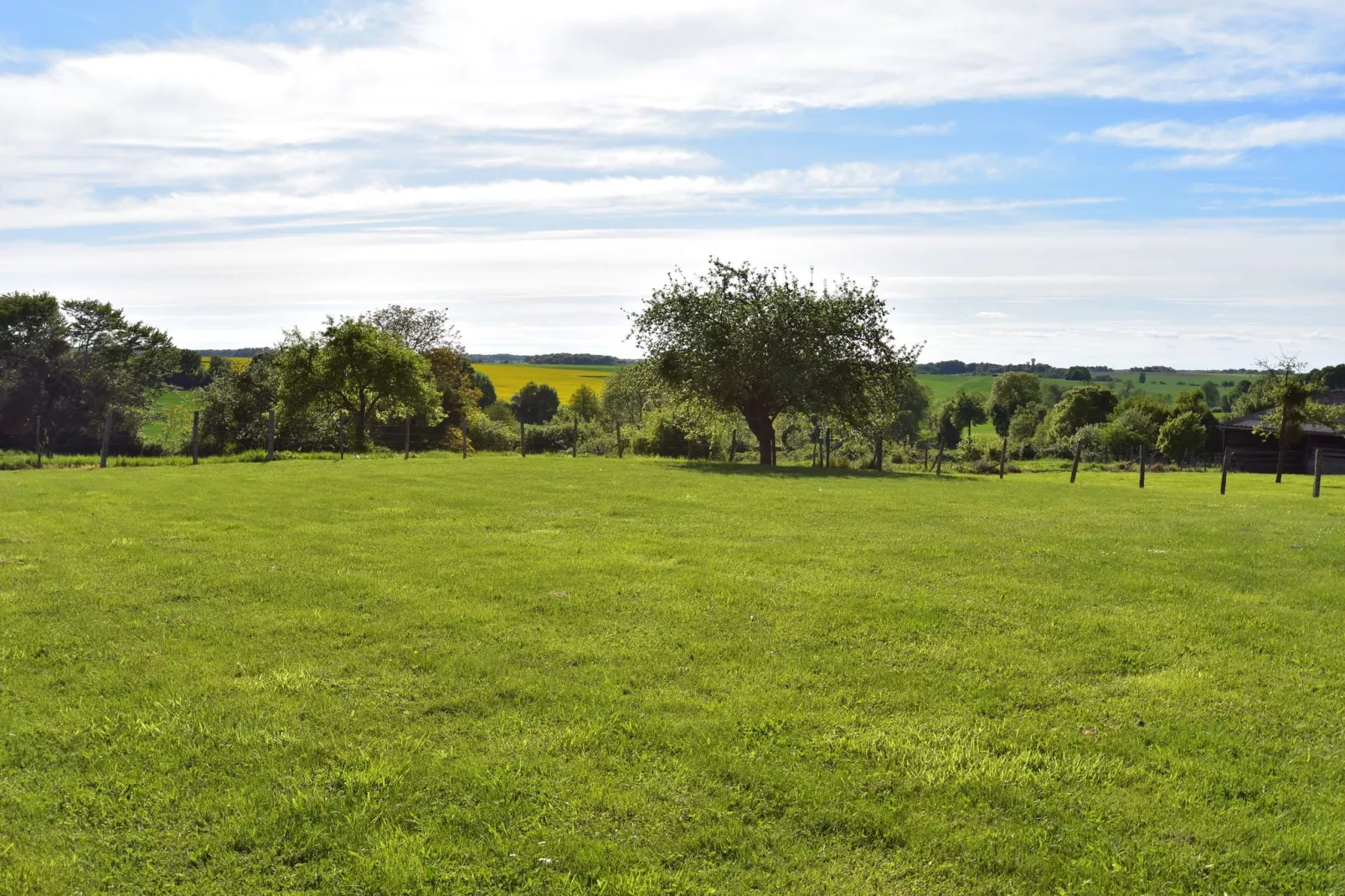 Maison de vacances St Maurice sur Aveyron-Uitzicht zomer