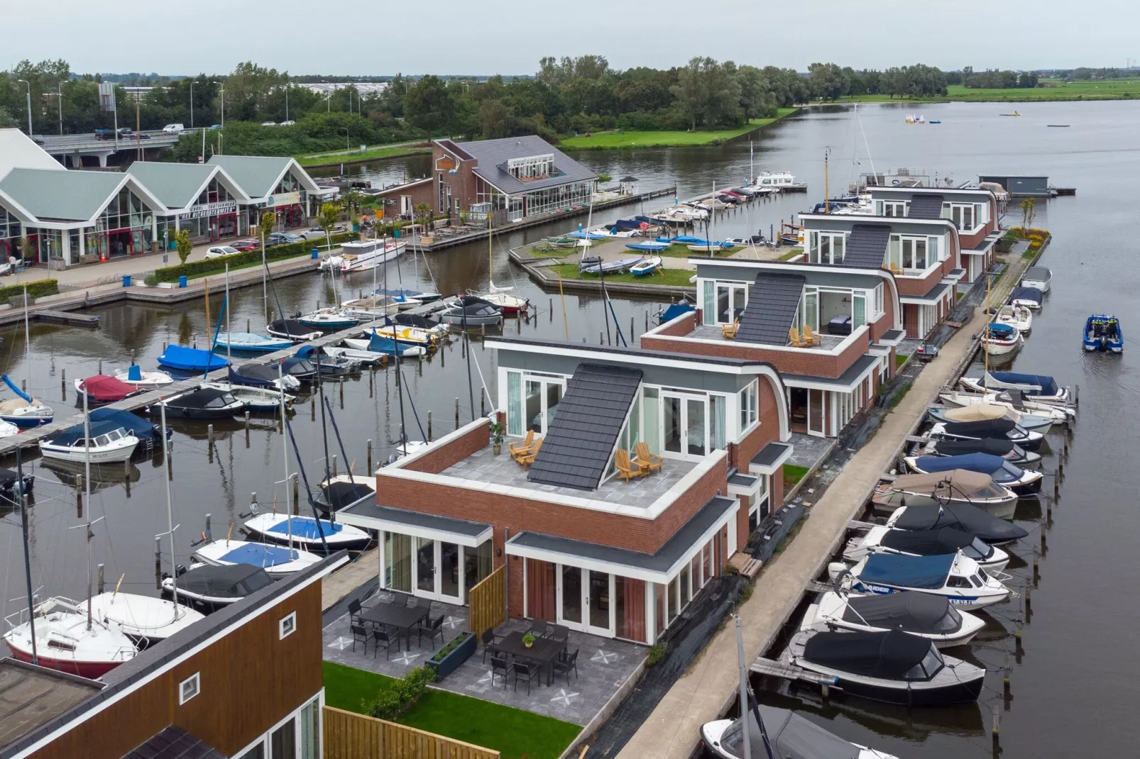Waterpark de Meerparel 14-Buitenkant zomer