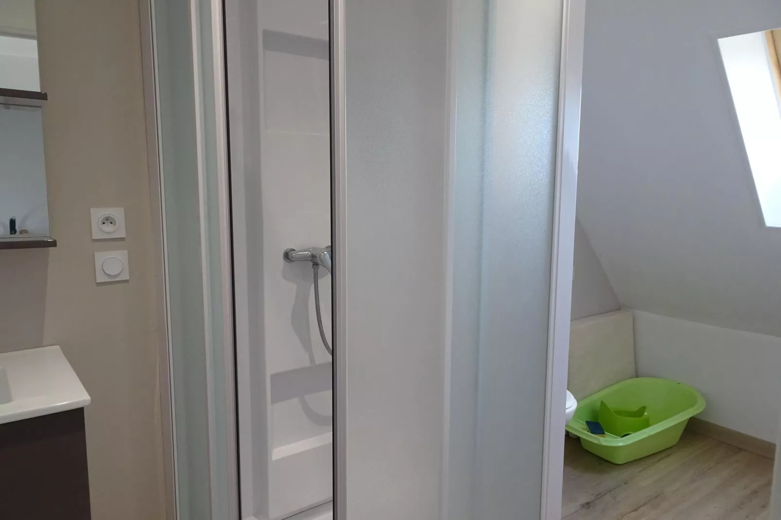 Holiday home in Bricqueville sur Mer-Badkamer