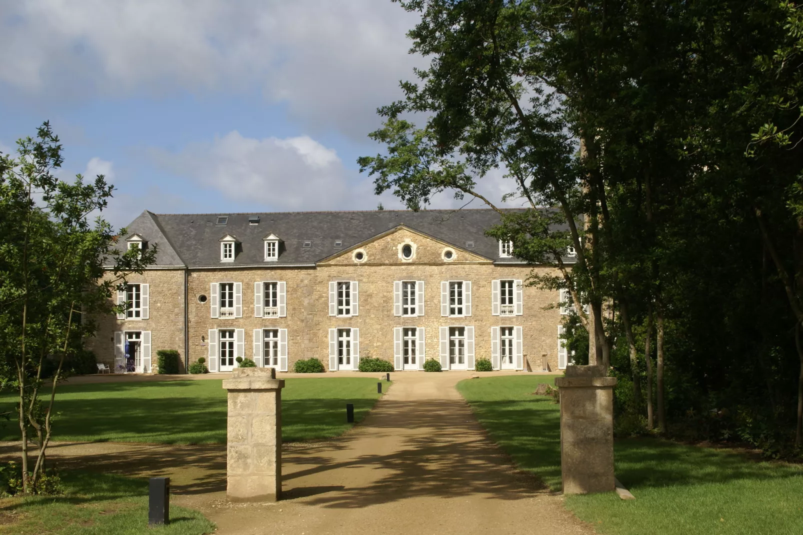 Le Château de Keravéon 2-Buitenkant zomer