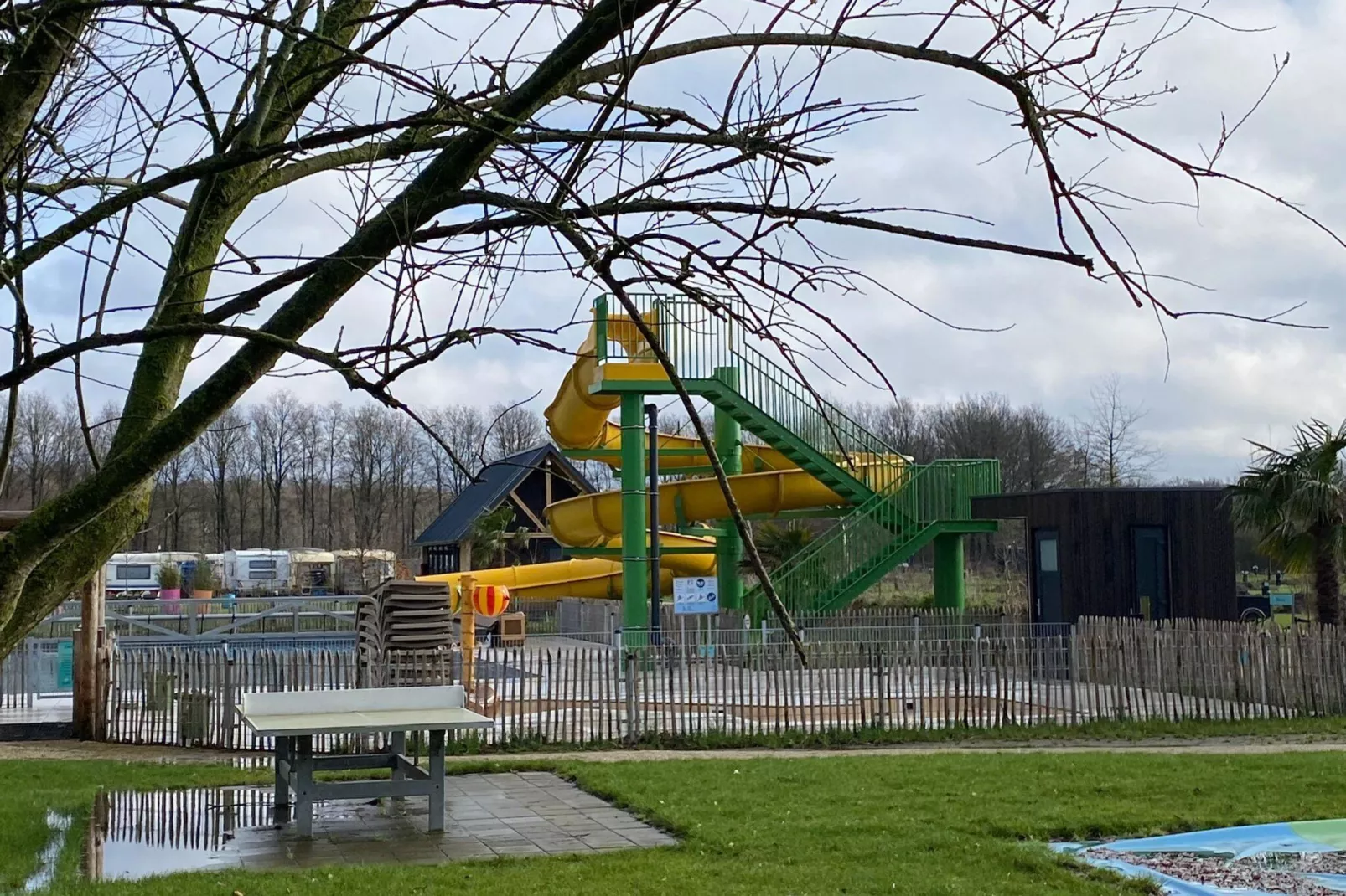 Dwergarend 17-35-Zwembad