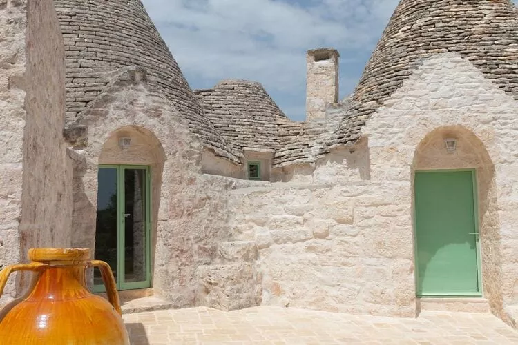 Trulli Petralux in Valle d'Itria-Buitenkant zomer