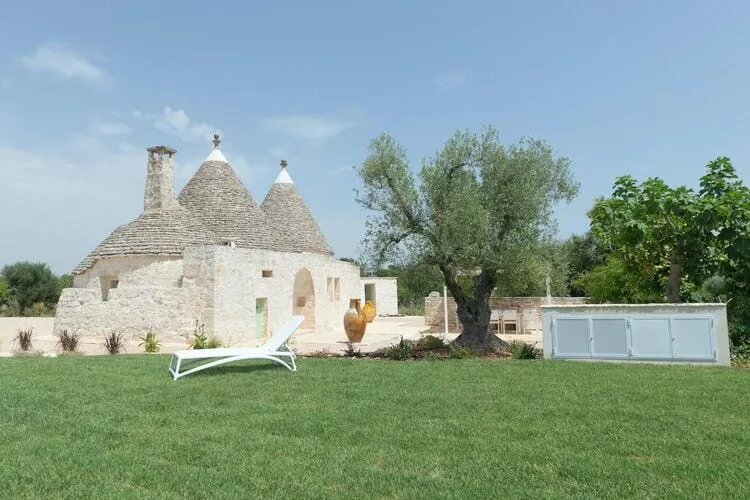 Trulli Petralux in Valle d'Itria-Tuinen zomer
