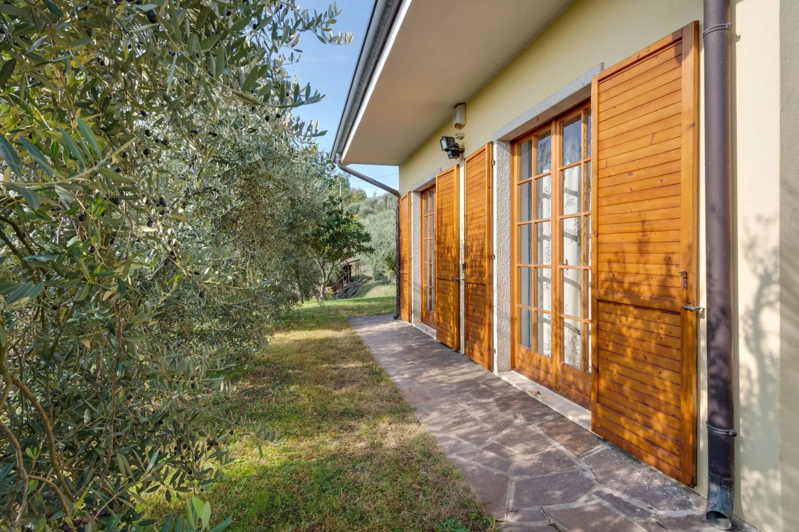 Villa Pozzol-Buitenkant zomer