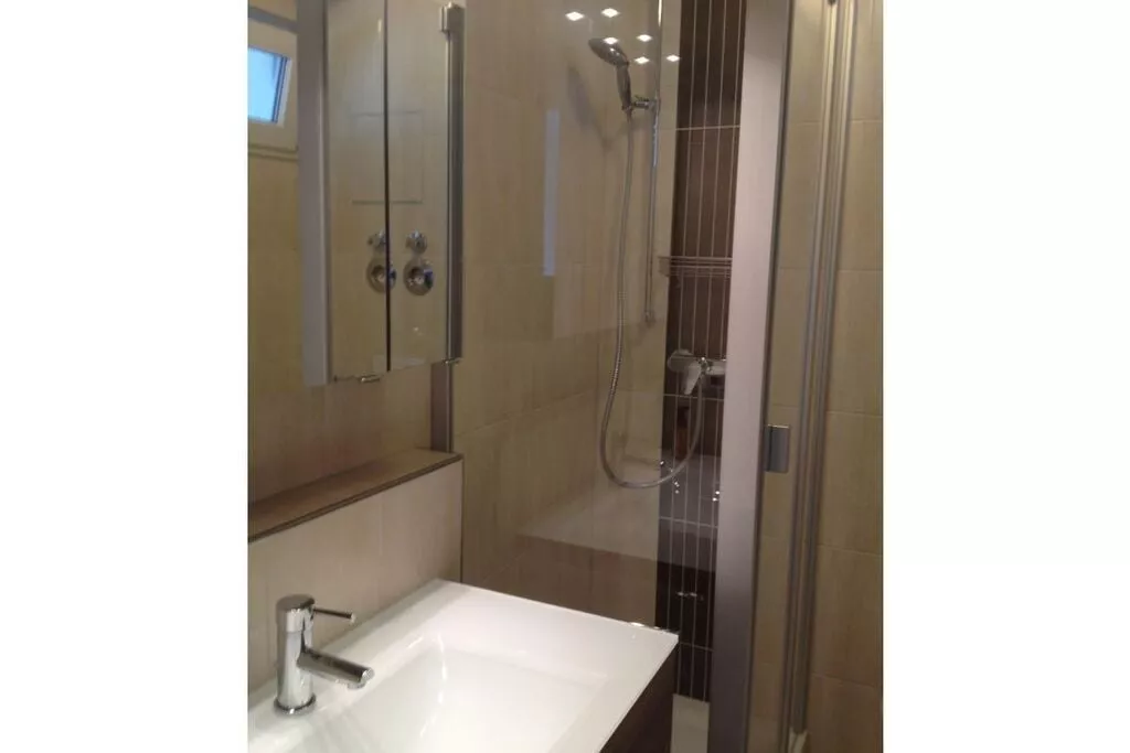 176394-Badkamer