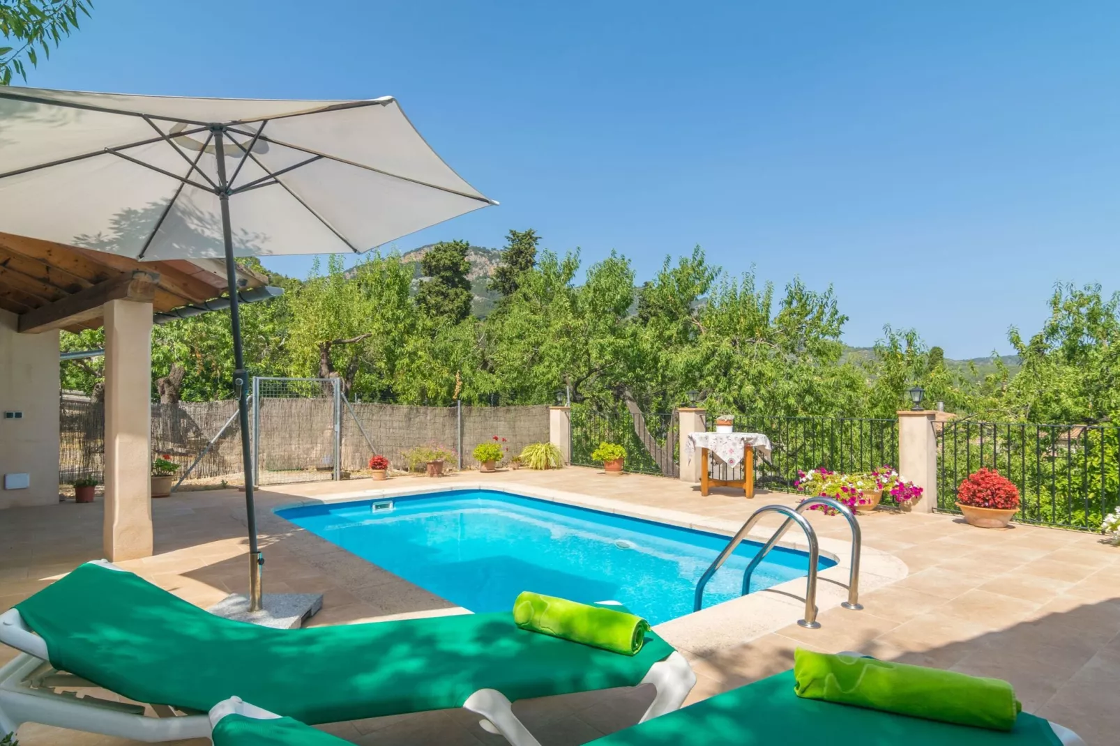 Can Fabiol - Adults Only-Buitenkant zomer