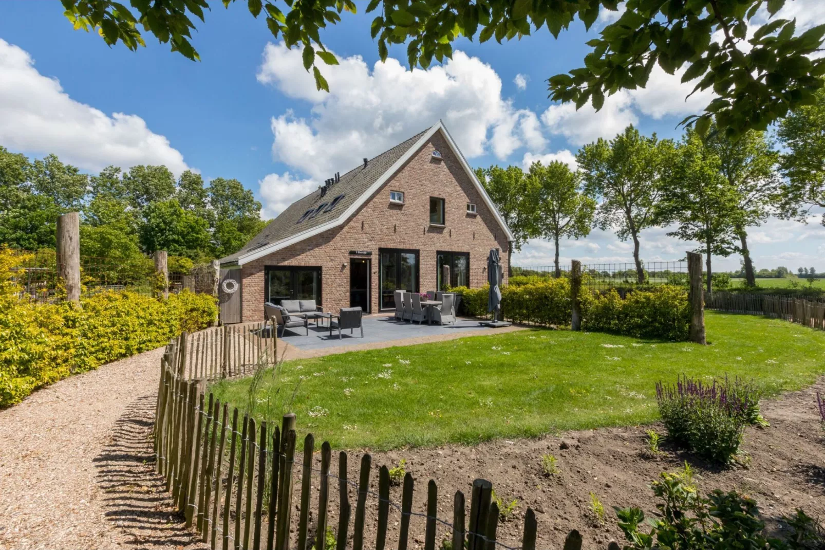 Lepelstraat 18A  Vrouwenpolder "'t Blauwtje"-Buitenkant zomer