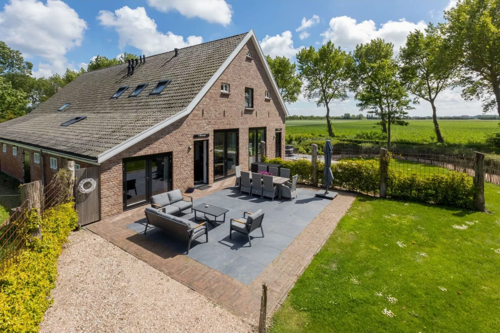 Familiehuis - Lepelstraat 18AB  Vrouwenpolder-Terrasbalkon