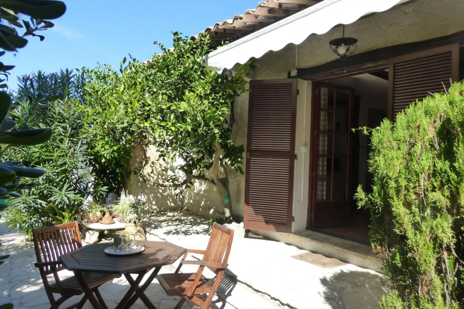 Ferienhaus in Cagnes-sur-Mer-Buitenkant zomer