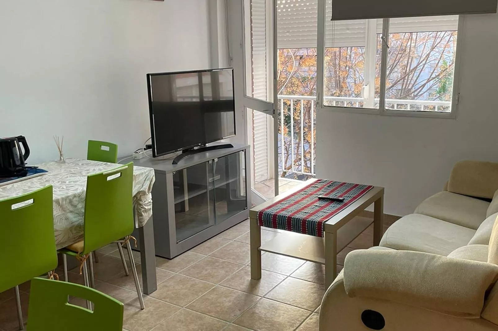 Apartamento Mairena-Woonkamer