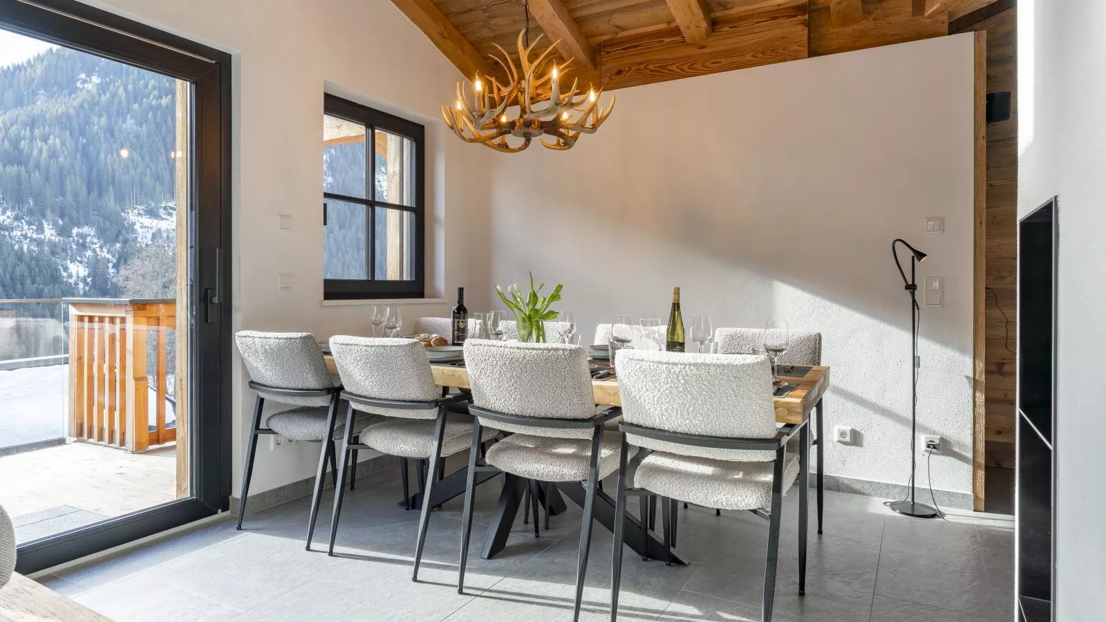 Haus am Hang-Eetkamer