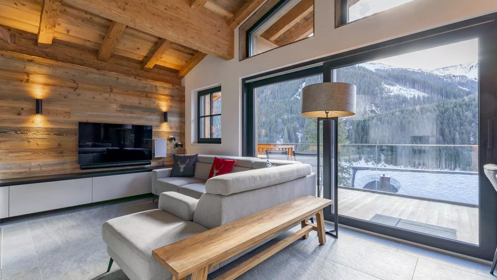 Haus am Hang-Woonkamer