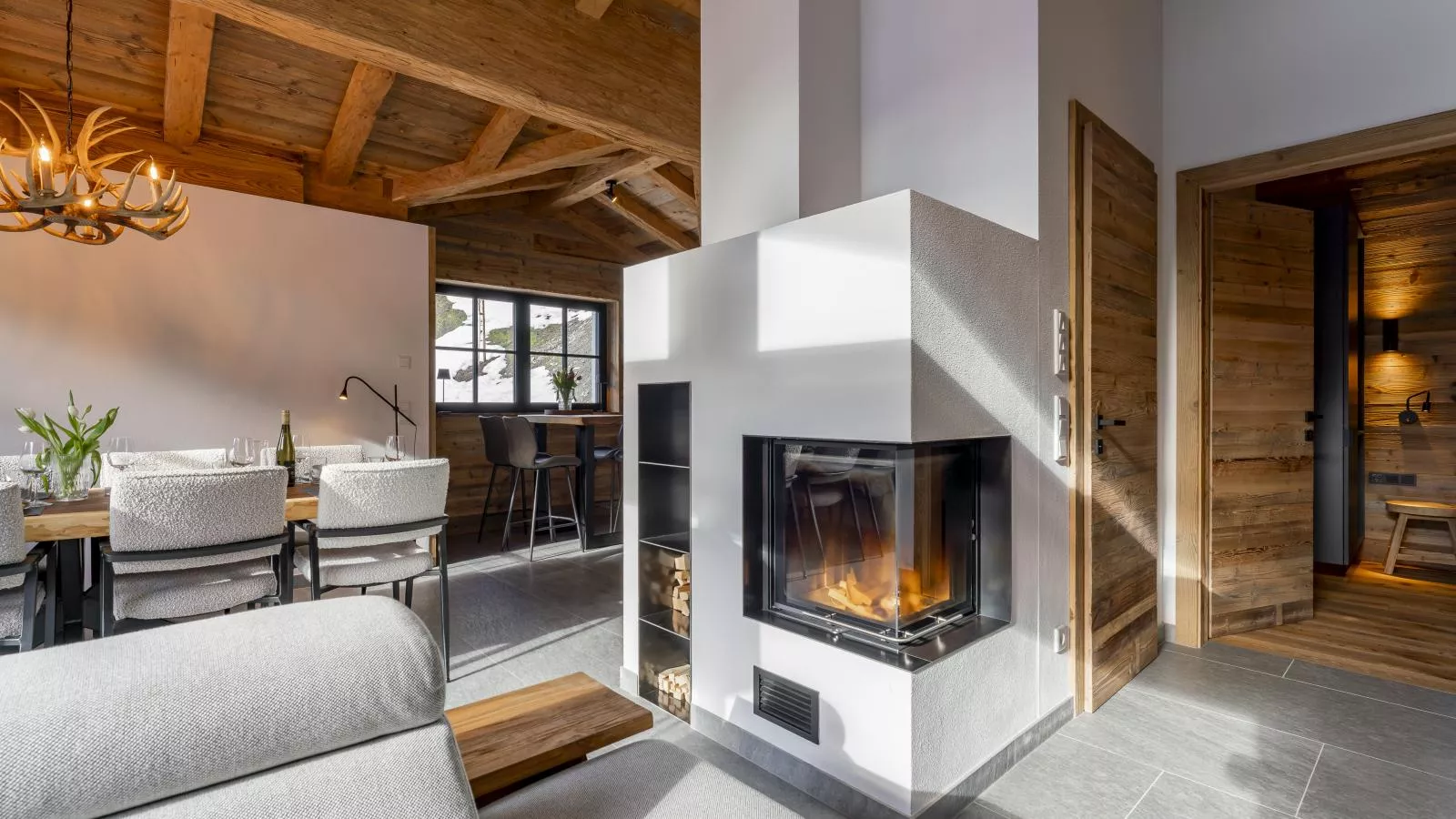 Haus am Hang-Woonkamer