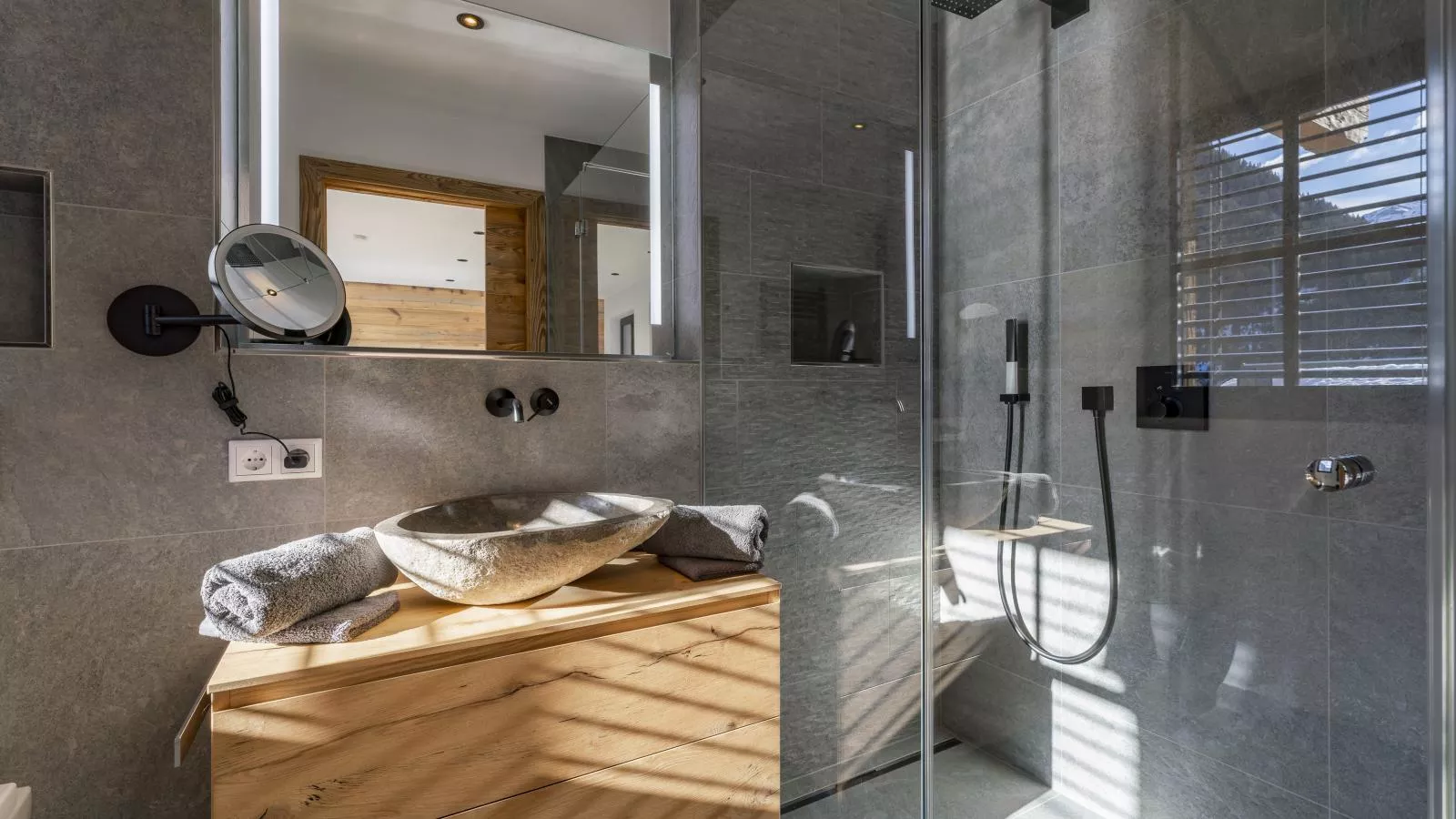 Haus am Hang-Badkamer
