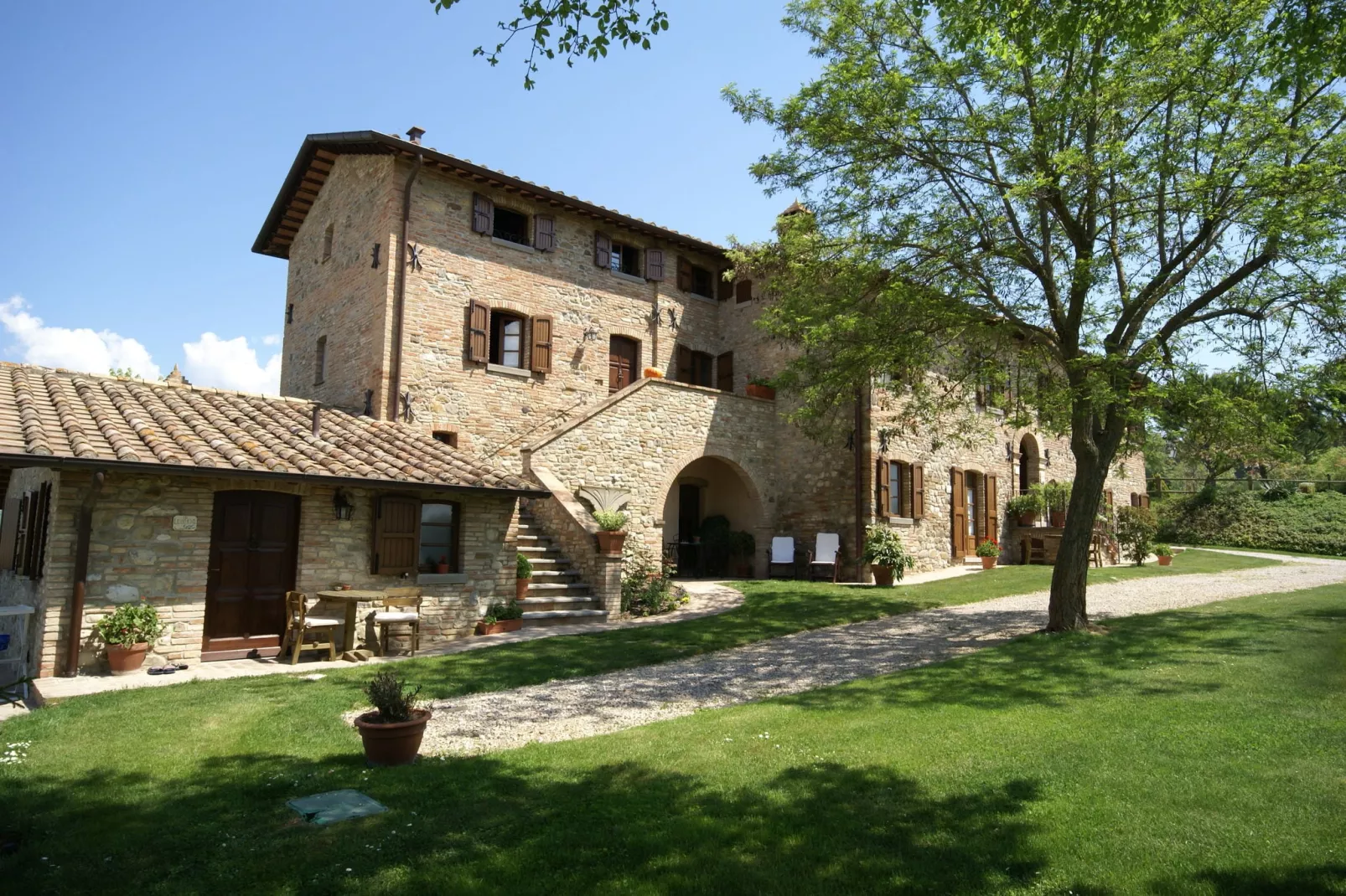 Podere Montone Fienile-Buitenkant zomer