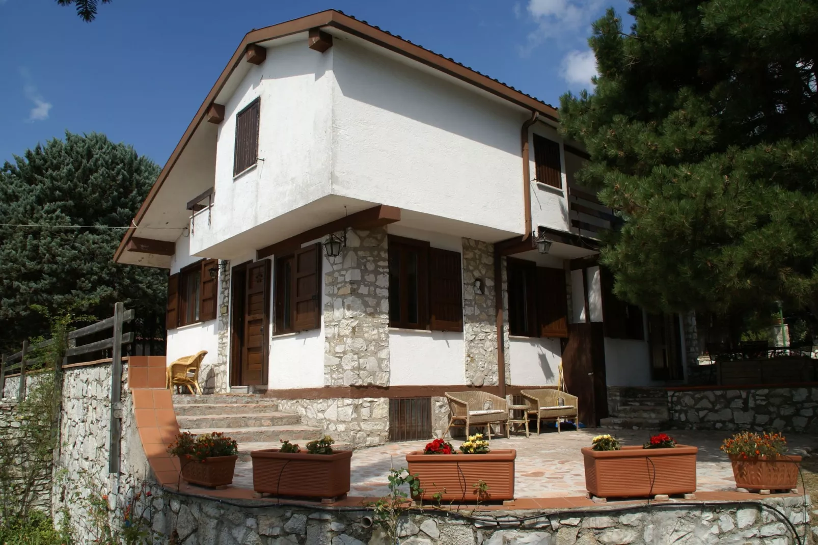 Casa Collepino-Buitenkant zomer