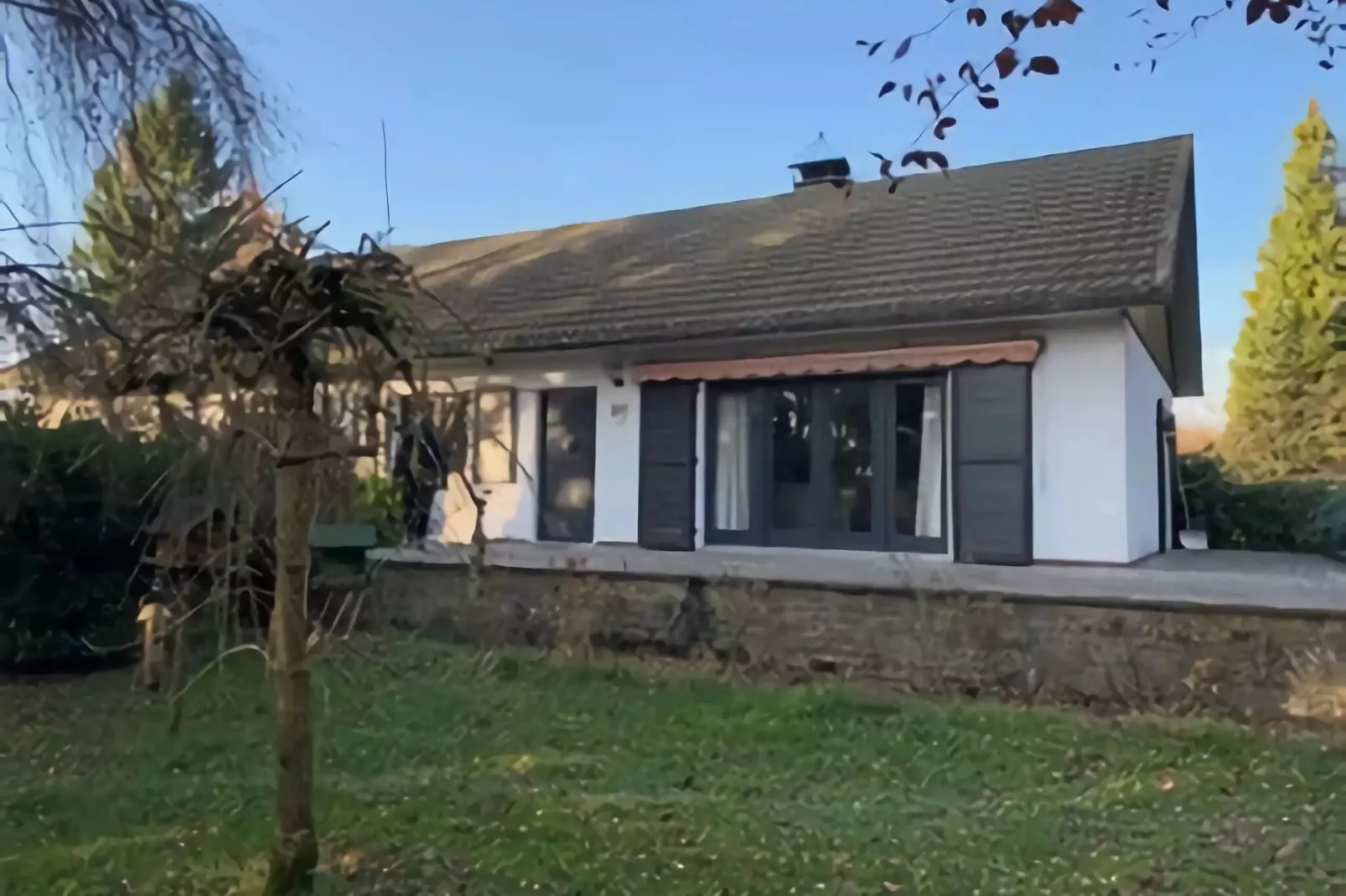 La maison du fagnard-Buitenkant zomer
