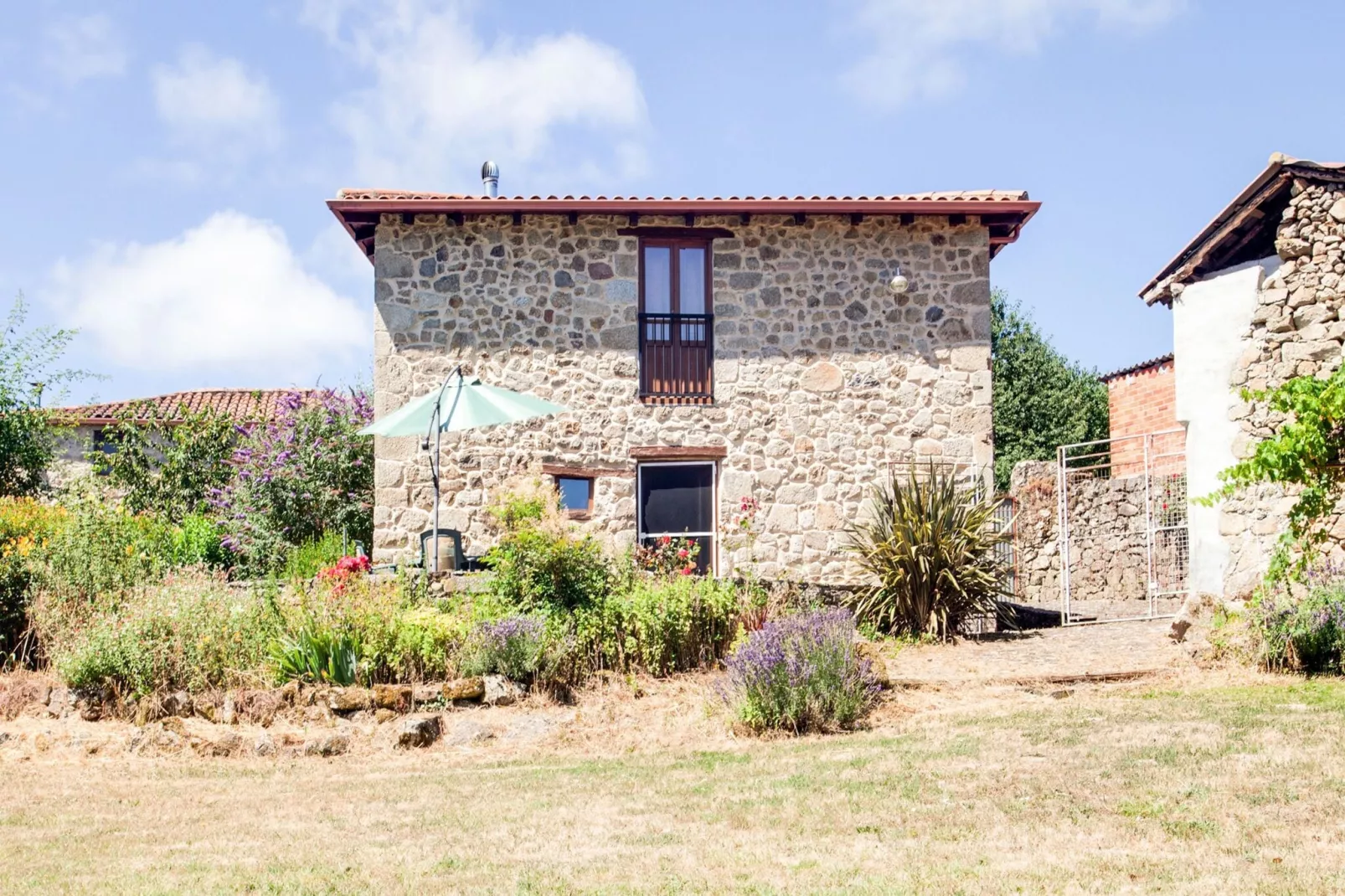 Casas Ribiera Sacra-Buitenkant zomer