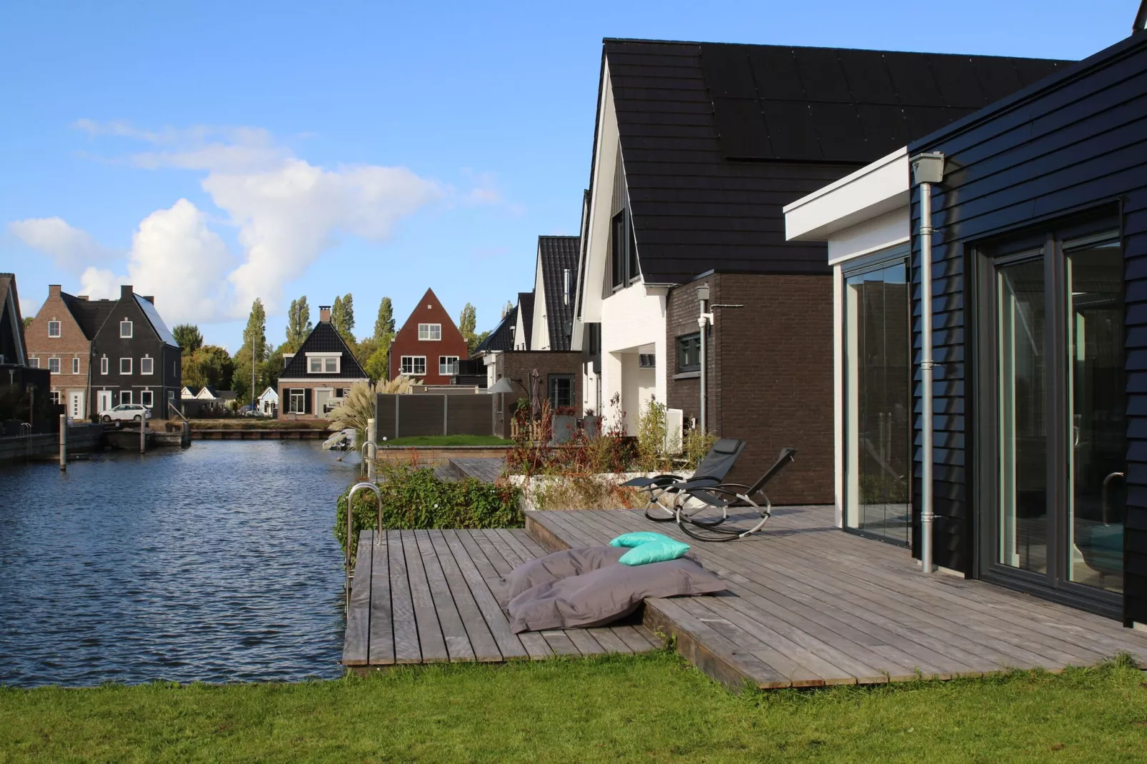 Luxe villa aan het water-Terrasbalkon
