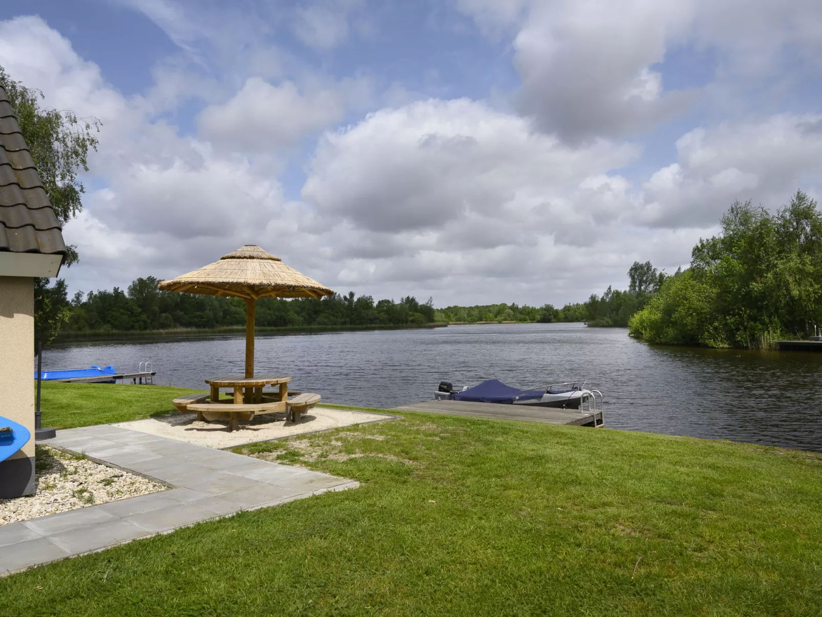 Lieskehuis Wellness de Luxe 10+2-Buiten