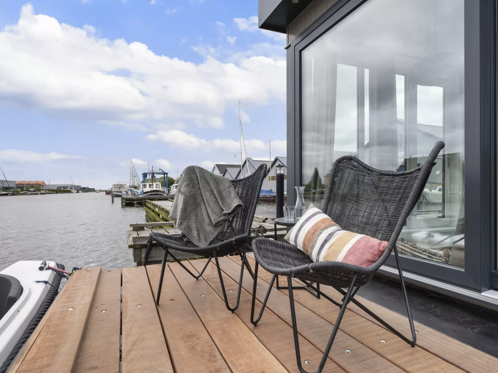 Harboursuite Woudsend incl. motorboot-Buiten