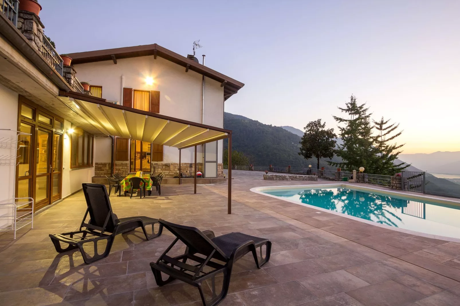 Villa Meraviglia-Buitenkant zomer