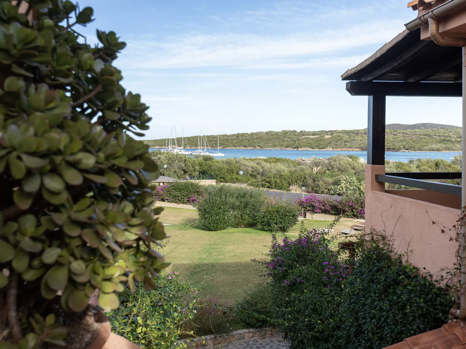 D2 - F2, Baia de Bahas-Buiten