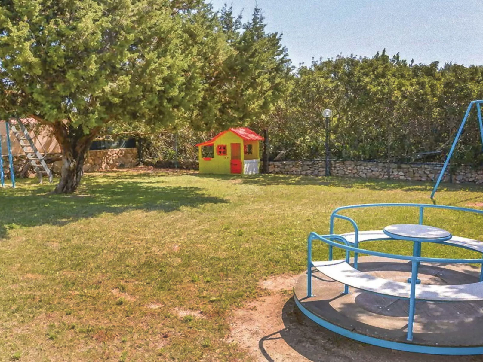 CSA - 15, Baia de Bahas-Buiten