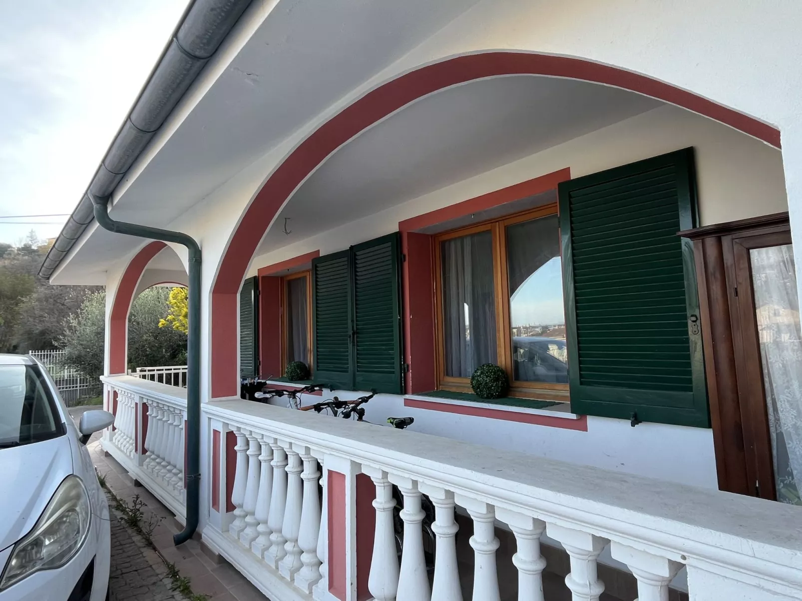 Il Portico-Buiten