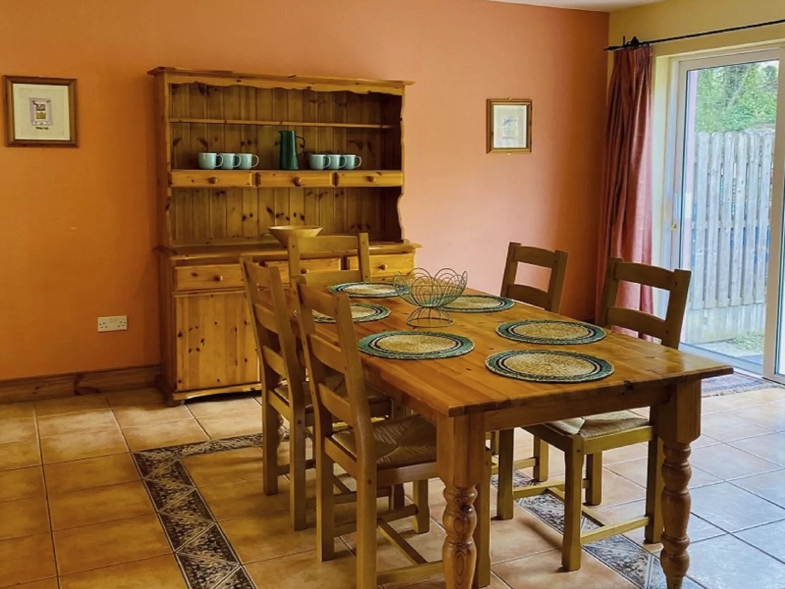 Sunshine Heights-Binnen