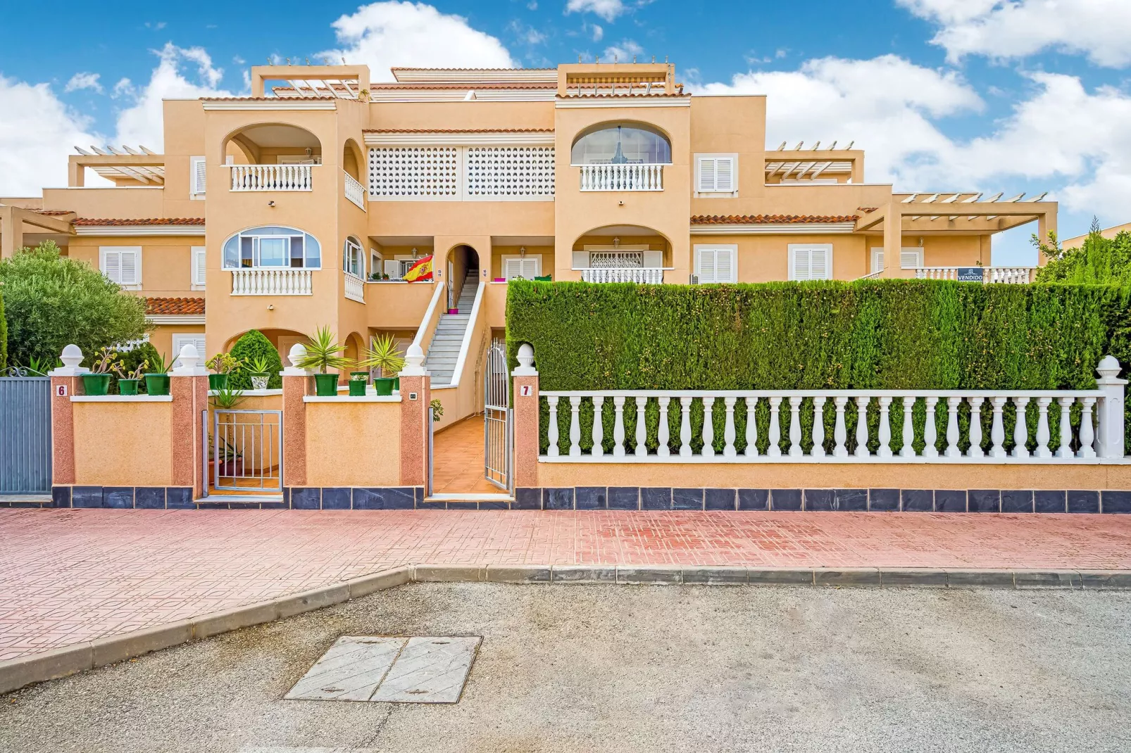 Lovely Bungalow with Swimming pool-Exterieur winter