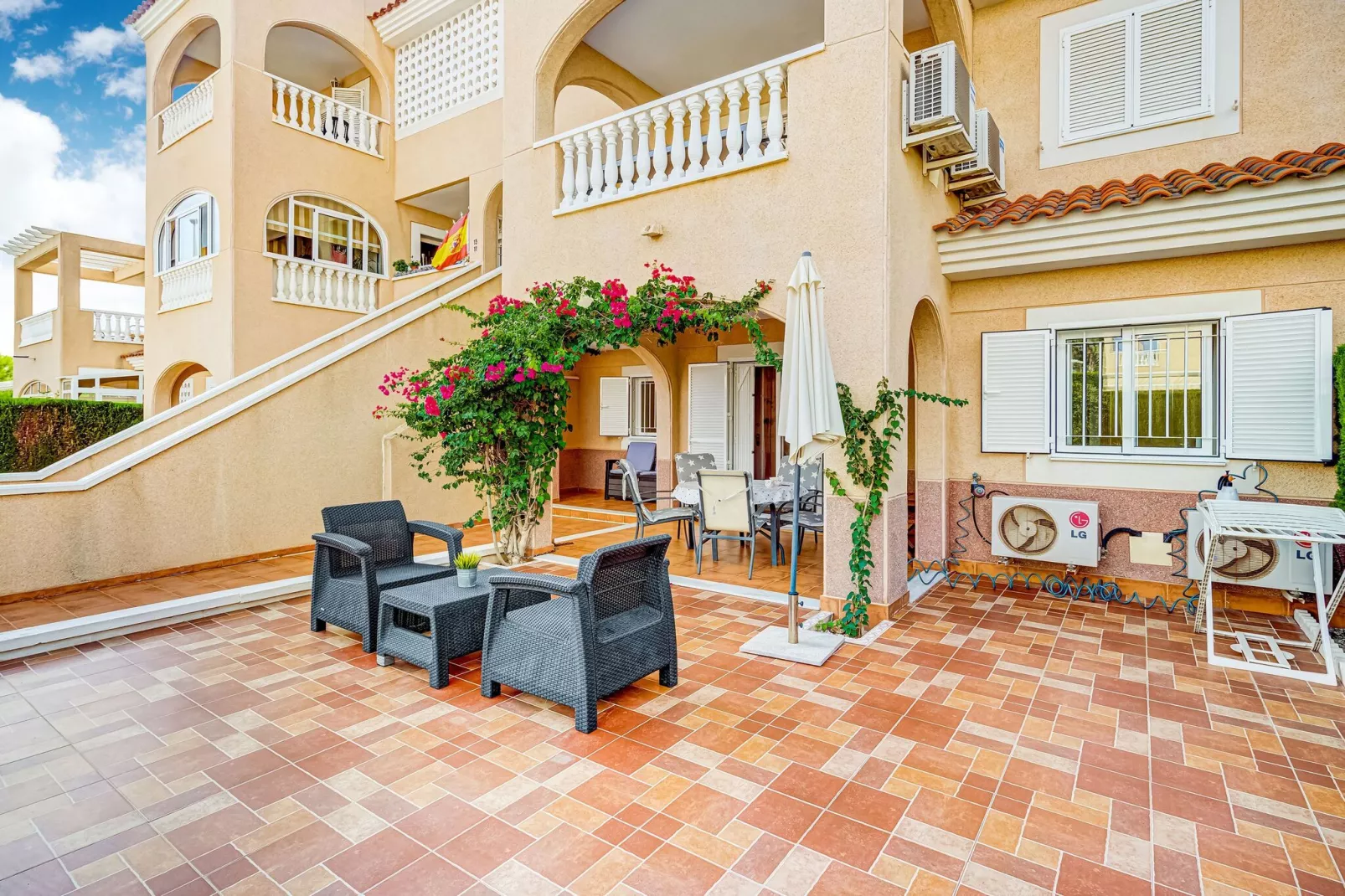 Lovely Bungalow with Swimming pool