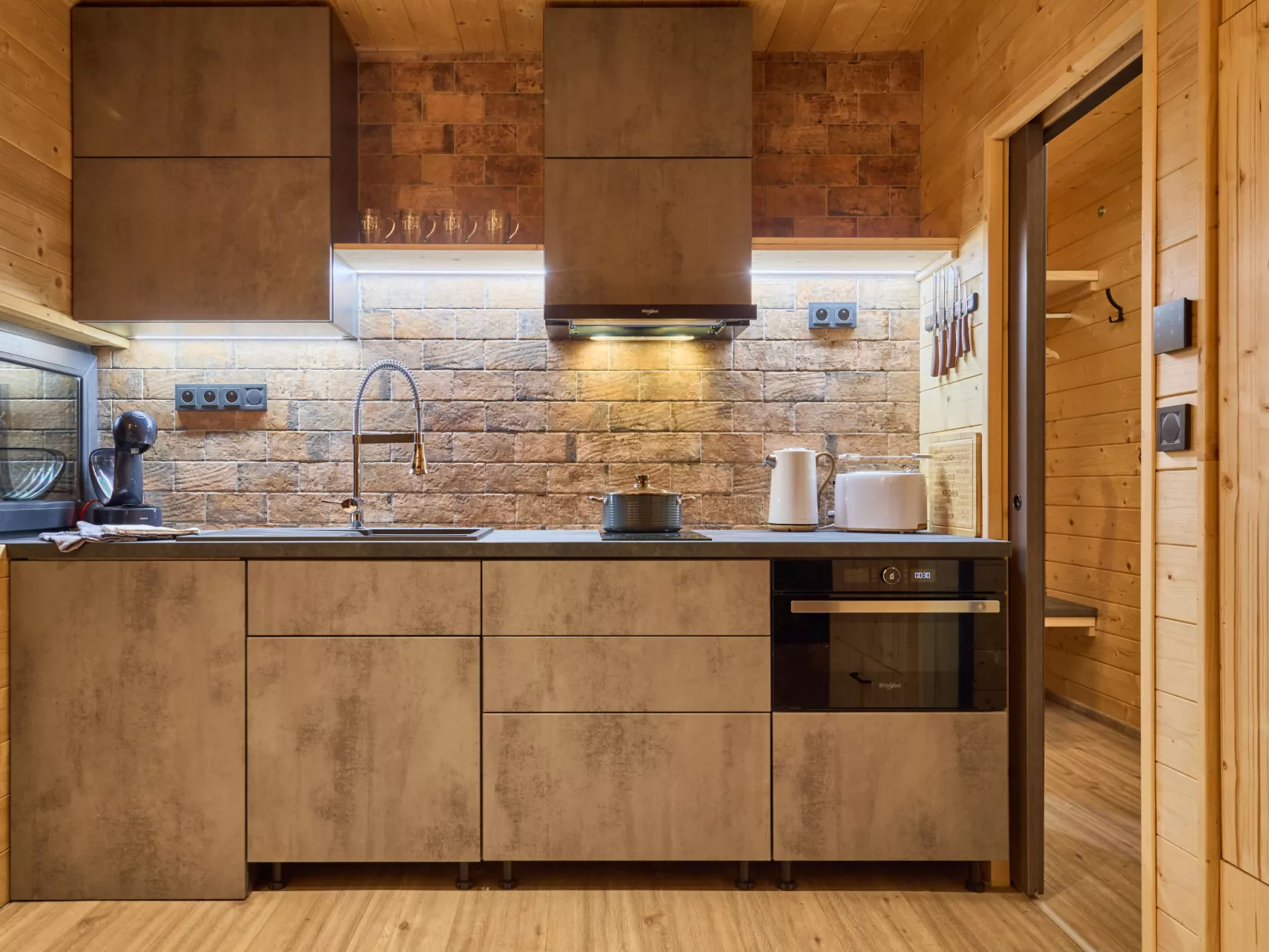 Luxe Timber Lodge & Relaxing Bath”-Binnen