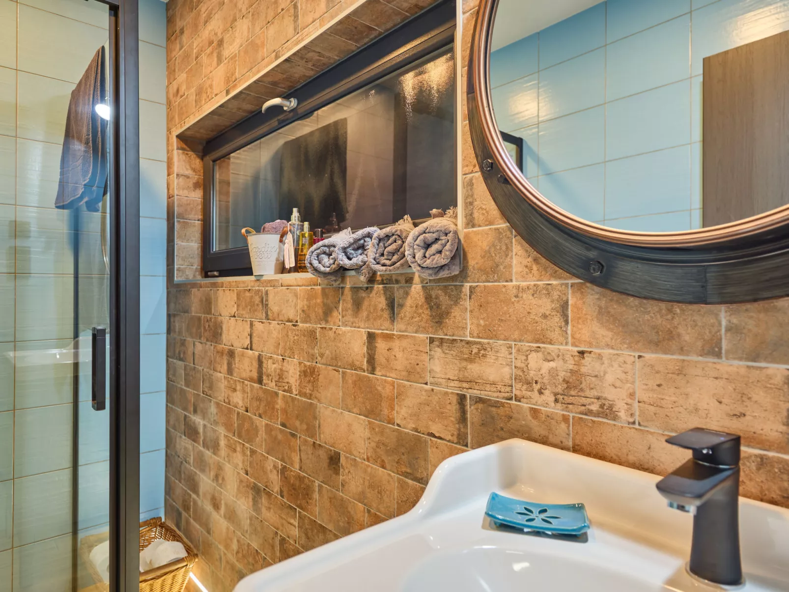 Luxe Timber Lodge & Relaxing Bath”-Binnen