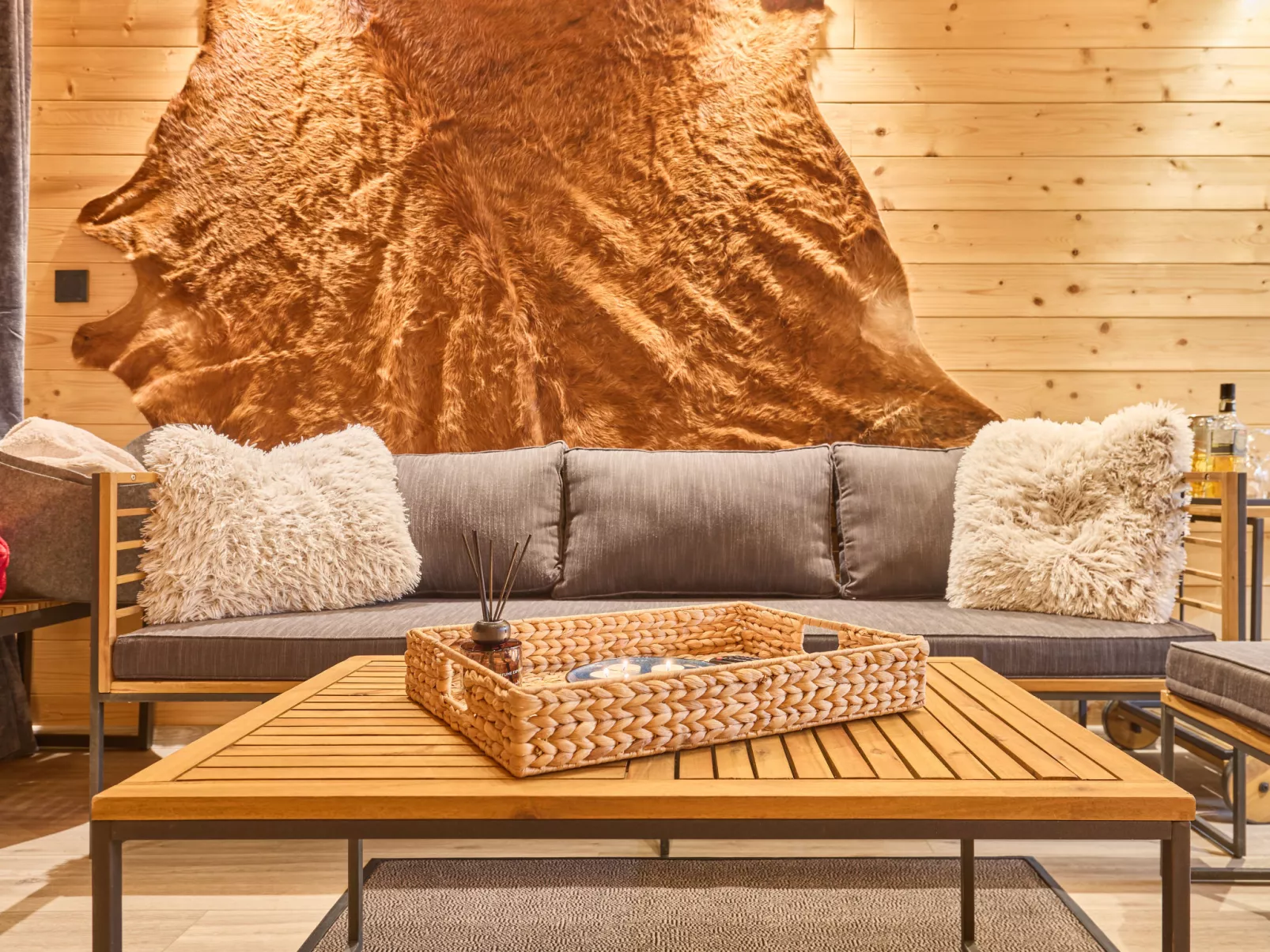 Luxe Timber Lodge & Pet Retreat-Binnen