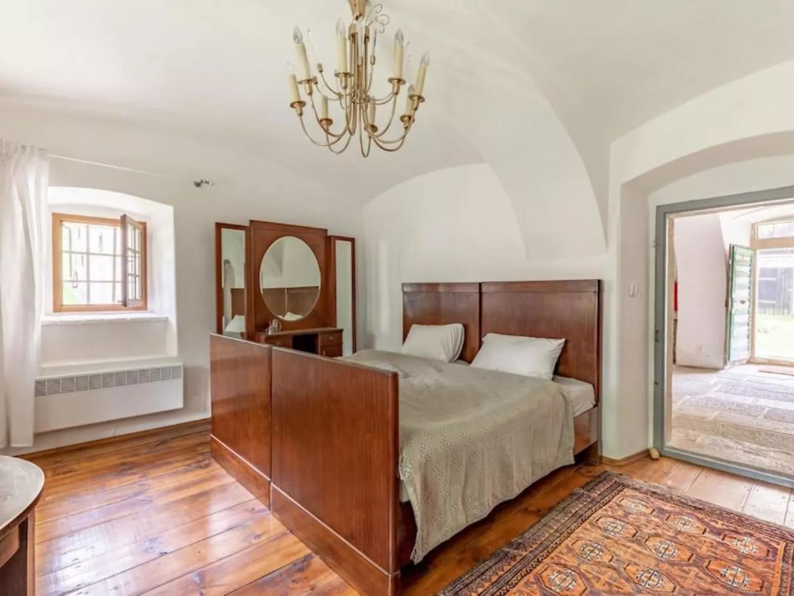 18 Century Bohemian Farmhouse-Binnen