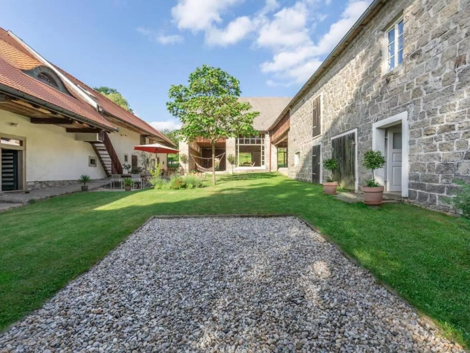 18 Century Bohemian Farmhouse-Buiten