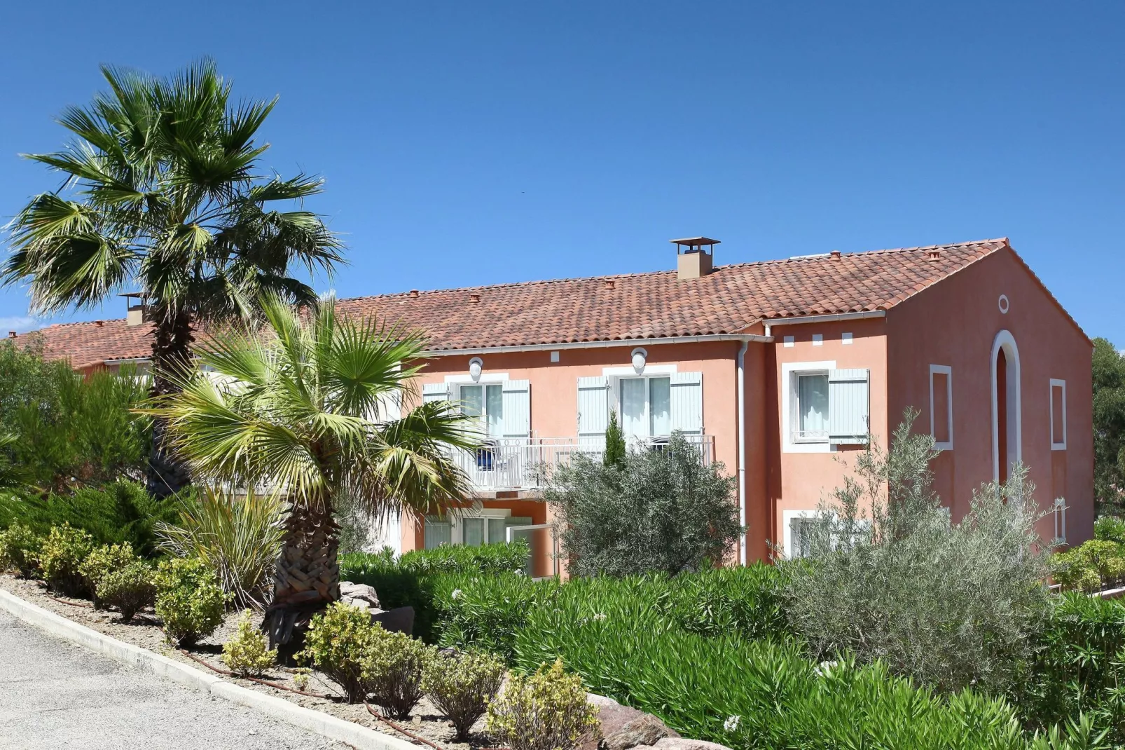 Domaine des Eucalyptus 3-Buitenkant zomer
