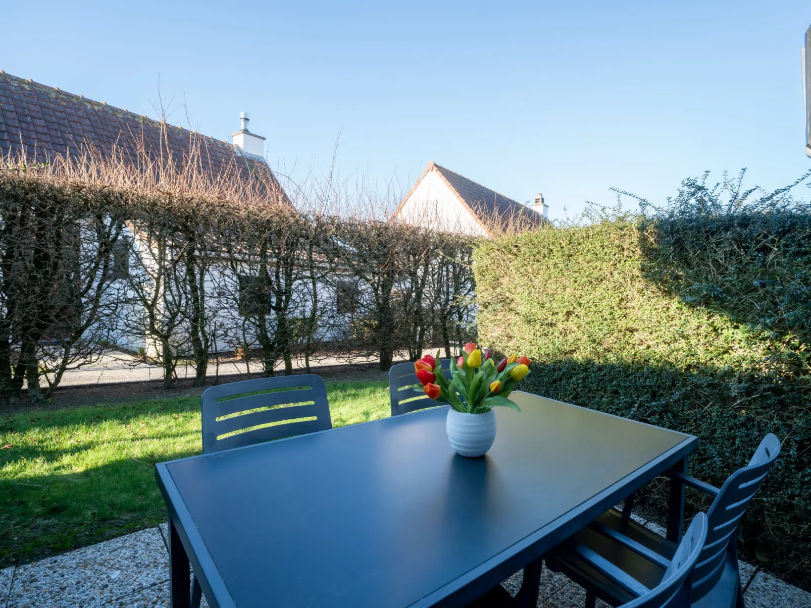 Giuliott with parking and shared pool-Buiten