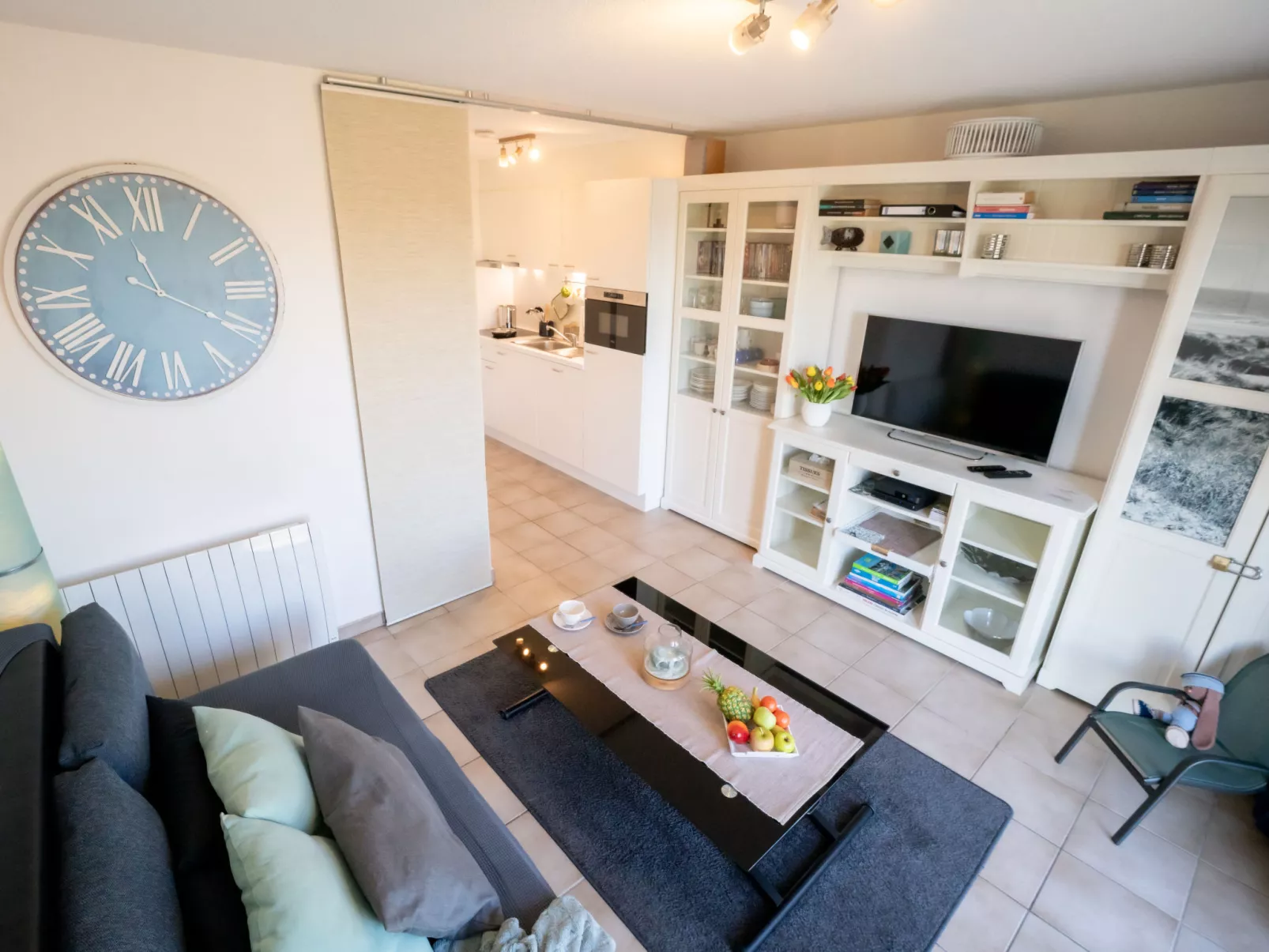 Giuliott with parking and shared pool-Binnen