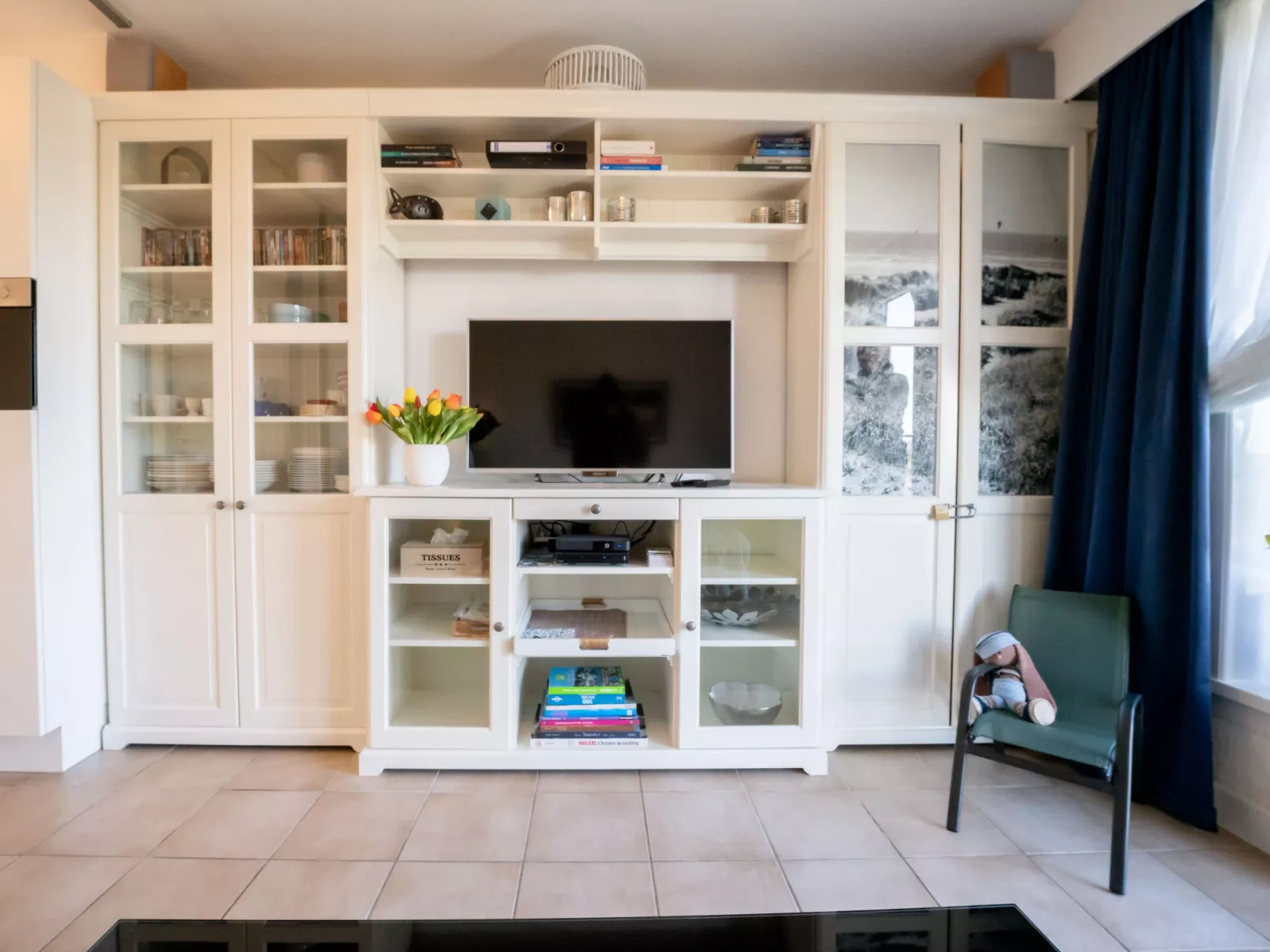 Giuliott with parking and shared pool-Binnen