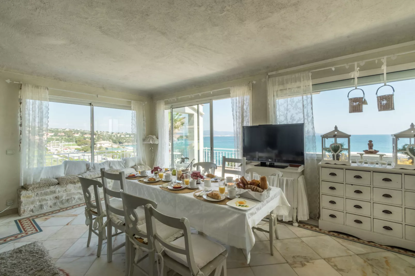Villa Gaillarde 8 pers-Eetkamer