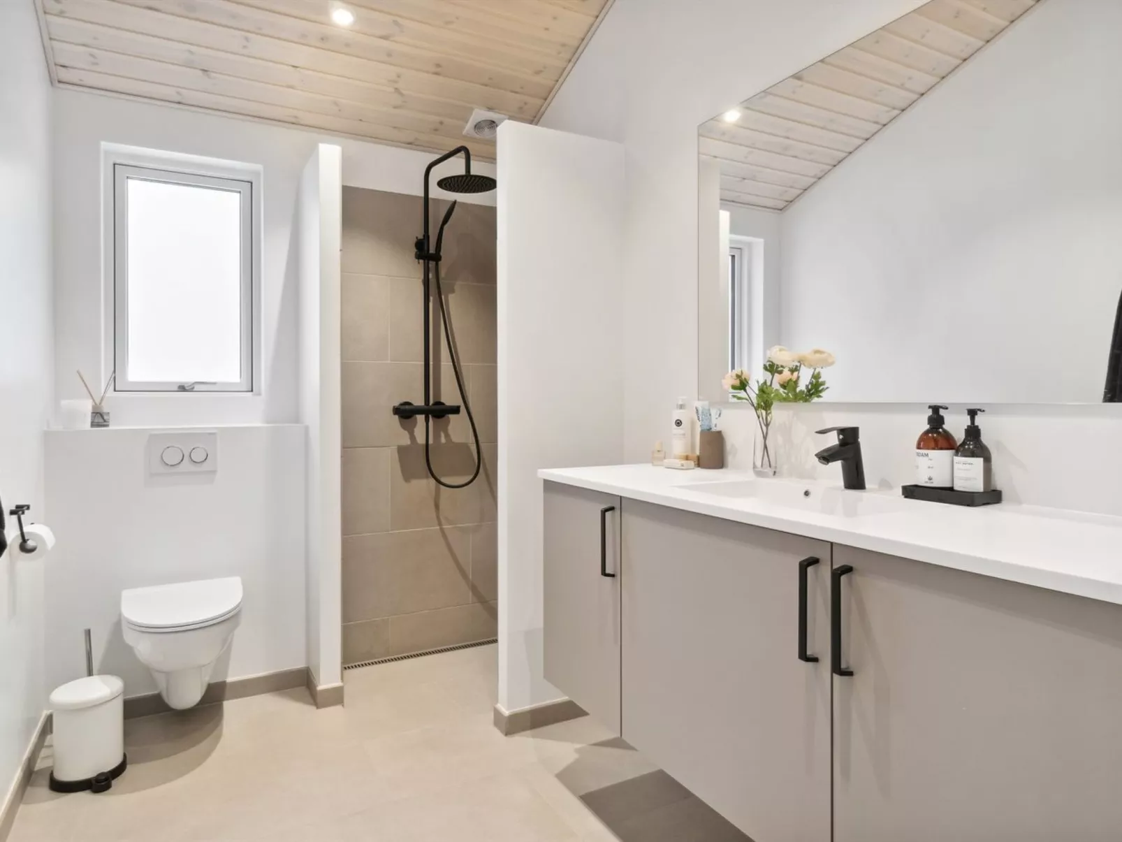"Ferdine" - 1.5km from the sea-Binnen