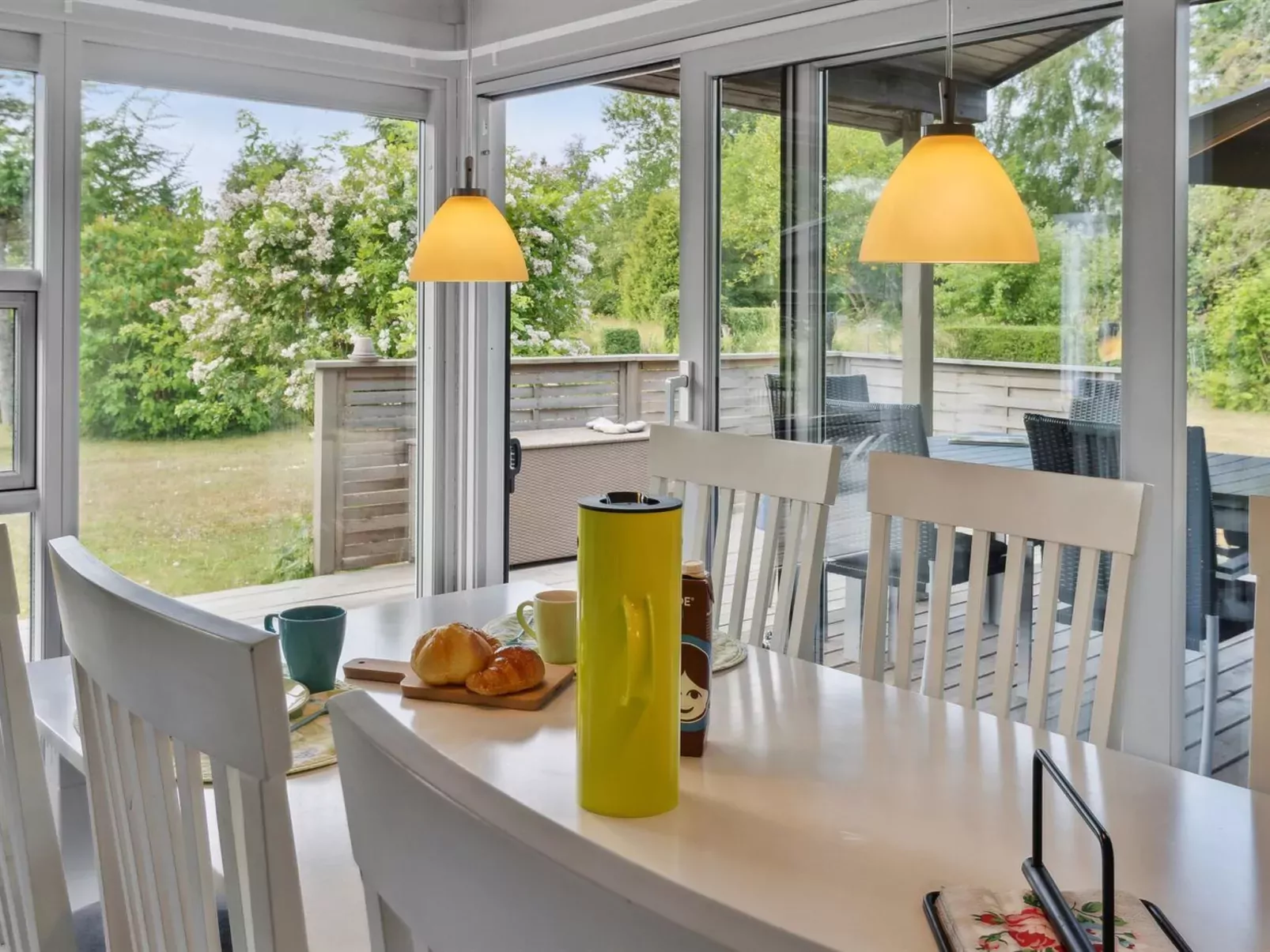 "Holmwith" - 200m from the sea-Binnen